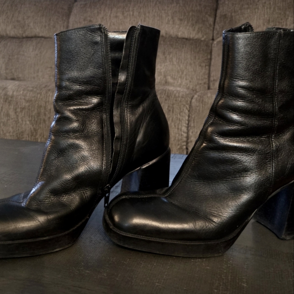 Ladies leather zip up ankle boots